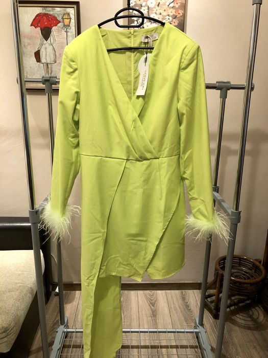 Зелена рокля с пера