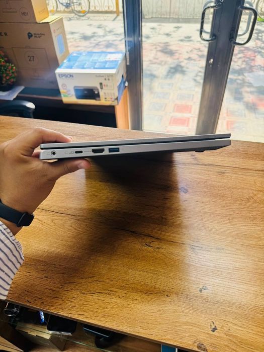 Yangidek Acer i3 13-avlod noutbuk