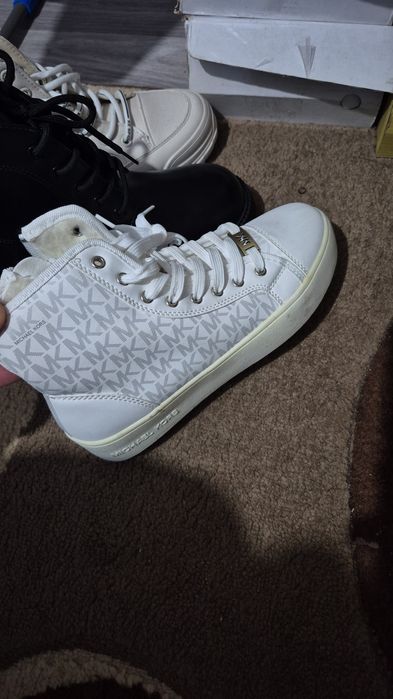 Продам женскую обувь