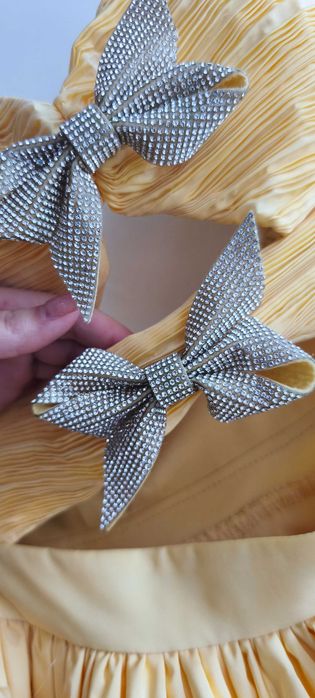 Официална пастелно жълта рокля