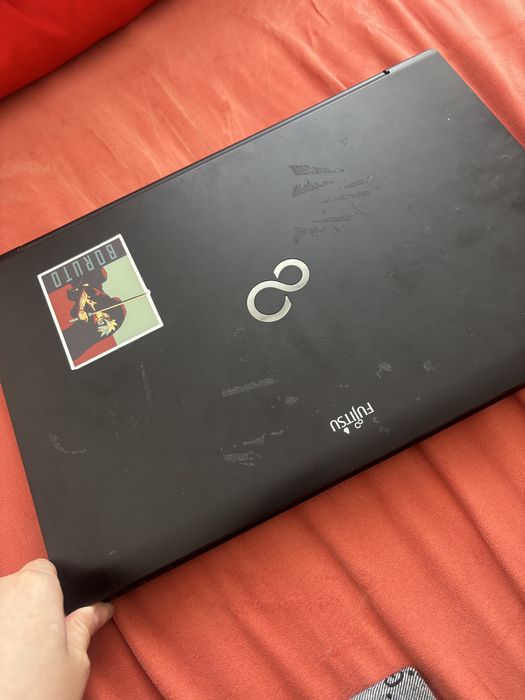 ноутбук FUJITSU
