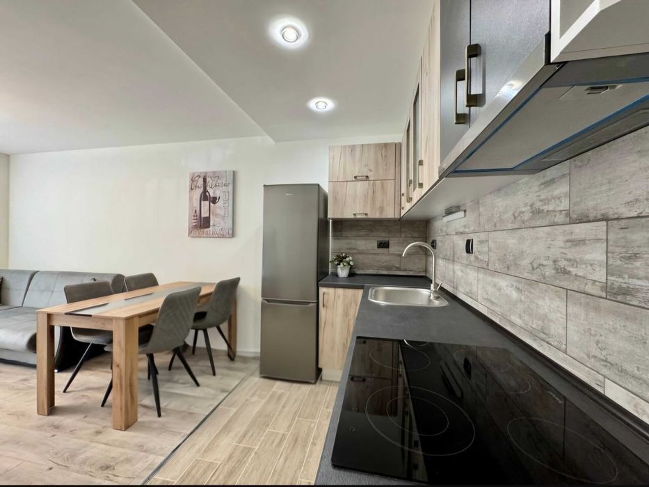 Продава се Тристаен апартамент в Бургас, Възраждане - 65 кв.м за 2431 €/кв.м - Снимка #1