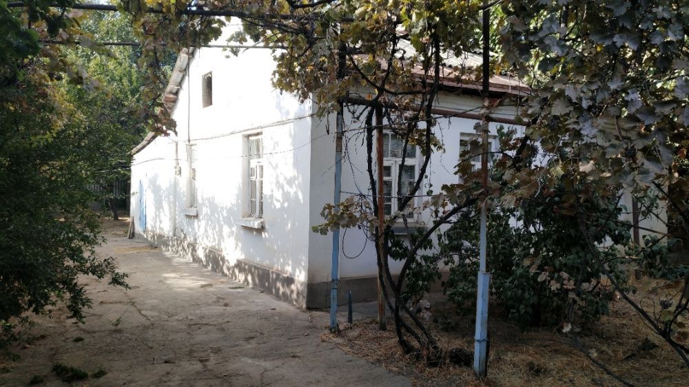 Дом на центральной улице.