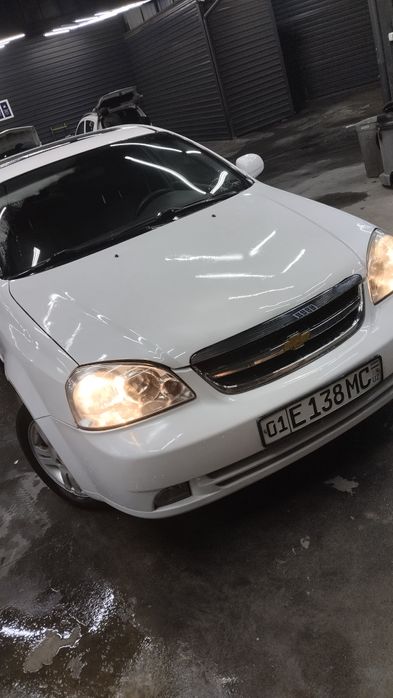 Lasetti 1.8 sotiladi