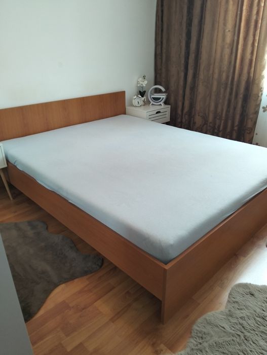 Cuier hol și pat matrimonial