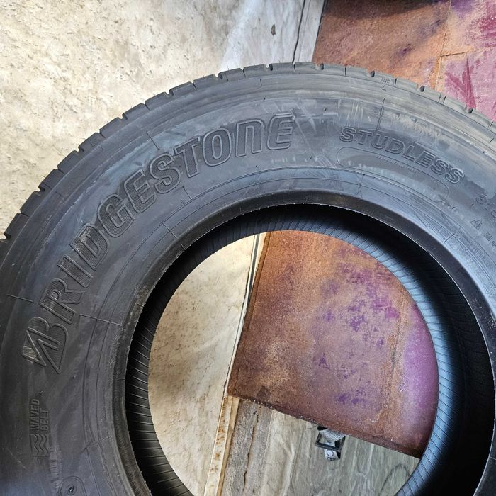 Нови предни гуми 315/70R22.5 Bridgestone W958 156/150L M+S 3PMFS SNOW
