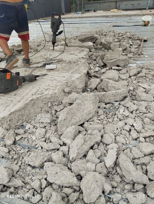 Разнарабочие, грузщики.