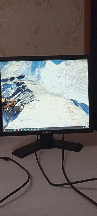 Мониторы DELL 4 шт. + Клавиатуры.