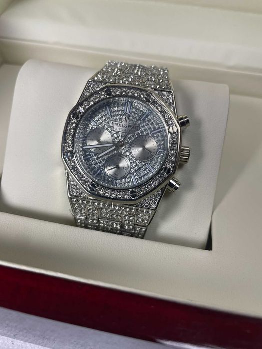 audemars piguet iced out часовник