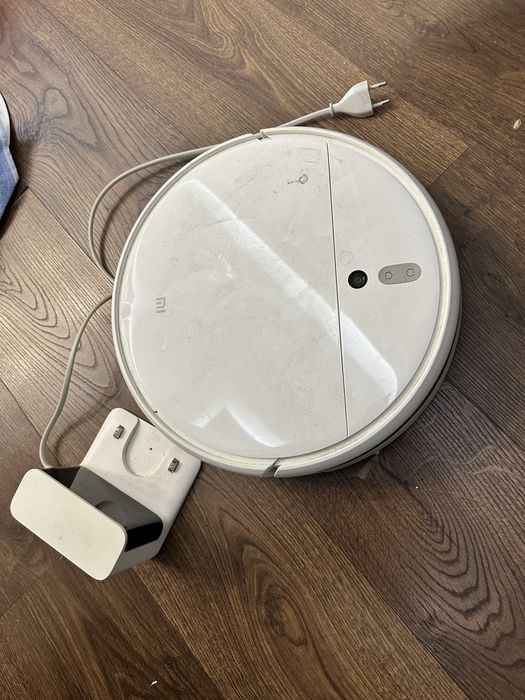 Робот пылесос рабочий