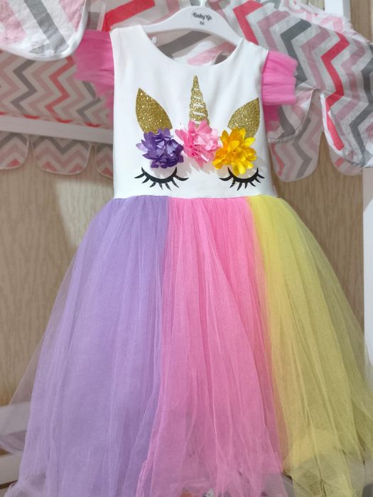 Детское нарядное платье на 3-5 лет