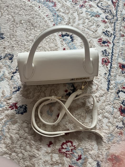 Сумка жакмюс белого цвета