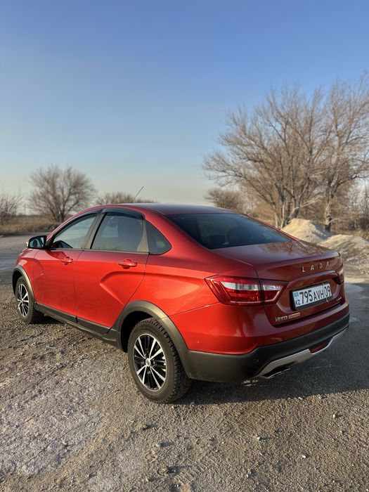 Продам Весту кросс