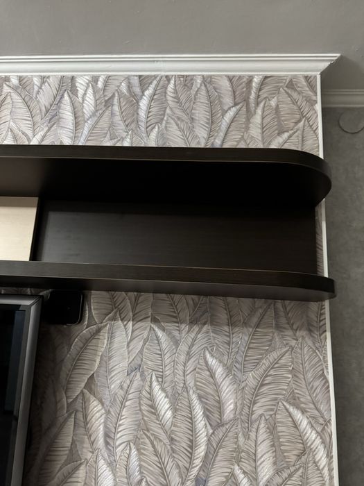 Продам полки под телевизор