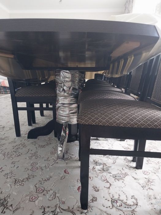 Стол и стулья новый