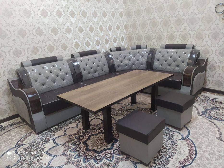 Гостиной угалок 2 та пуфик 220-320