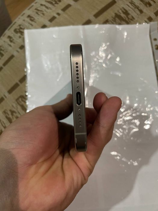 Продам сломанный айфон 15 про мах