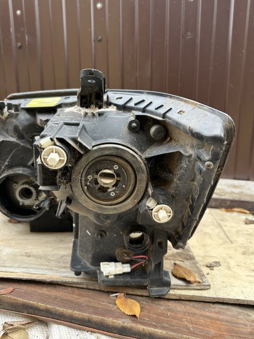 Фара на тойоту  альфард