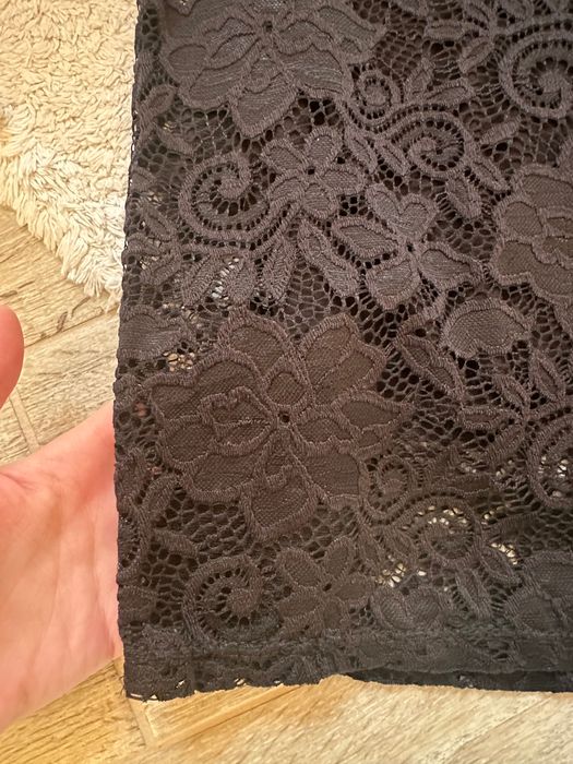 Къса черна рокля