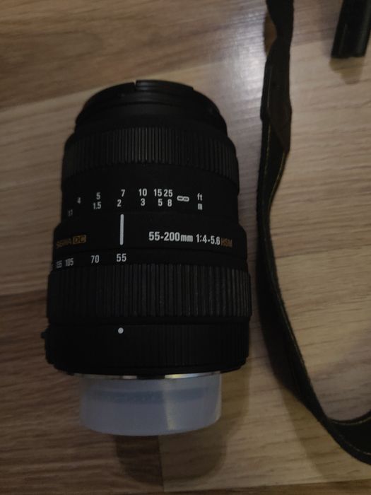 Vând urgent Nikon D40 + obiective