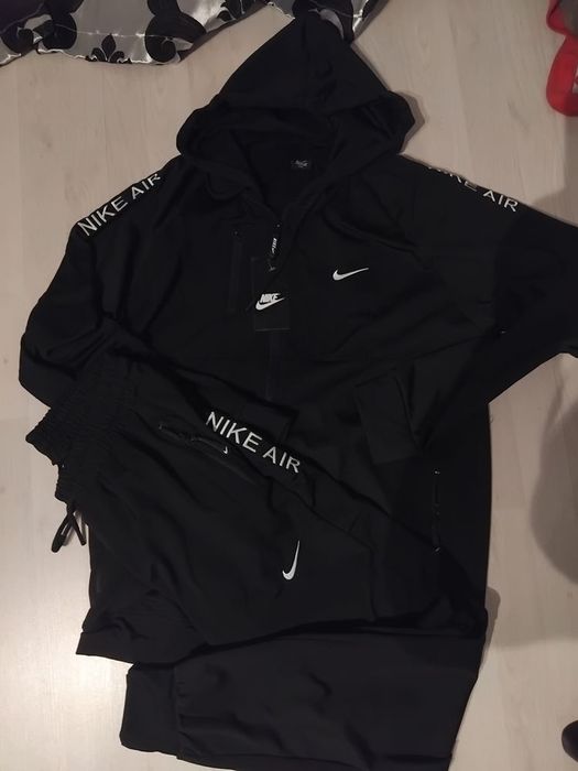 Nou! Trening baieti Nike AIR.