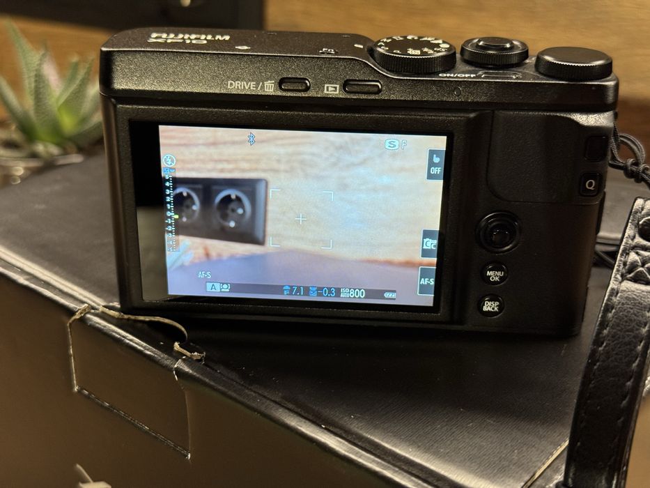 Fujifilm XF10 – Negru, ca nou, cutie originală