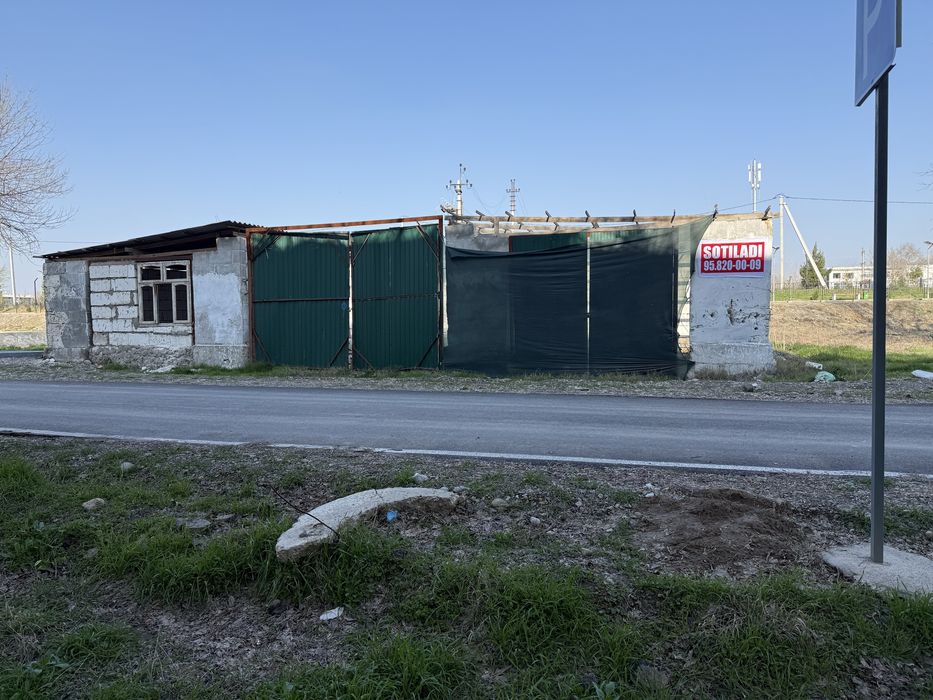 Noturar bino sotiladi 3 sotix Turargaxam otqasa boladi uyga