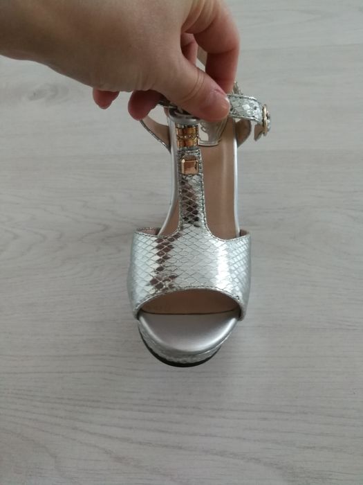 Продаются новые босоножки, очень удобные