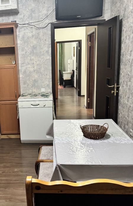 Кухонный уголок + стол + 2 табуретки