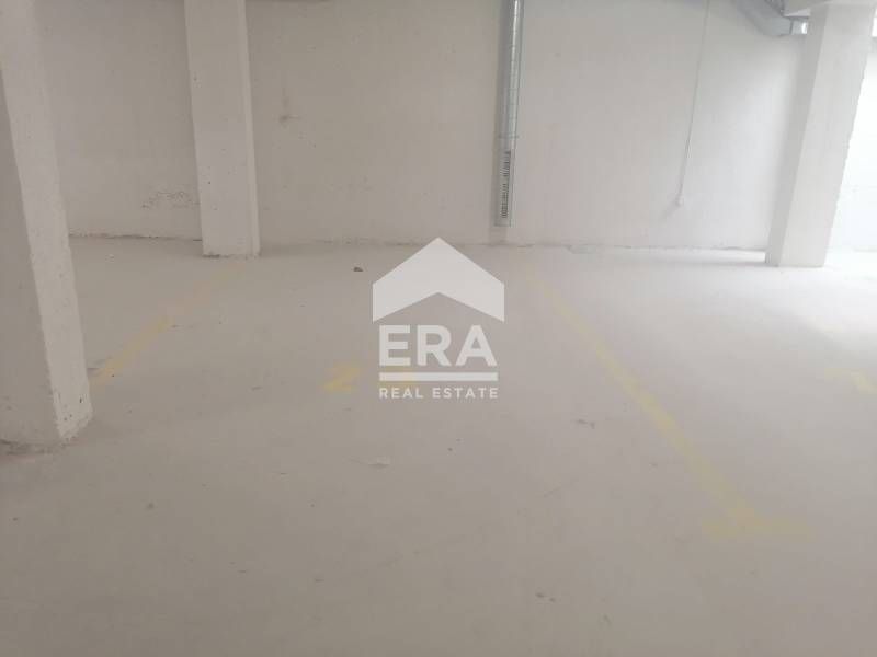 ЕКСКЛУЗИВНО! Под наем! Закрито паркомясто, ул."Васил Чекаларов" над Де