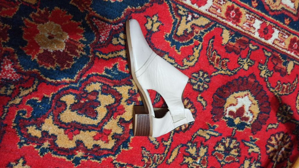 Ботинки абсолютно новые кожаные ботиночки размер 37