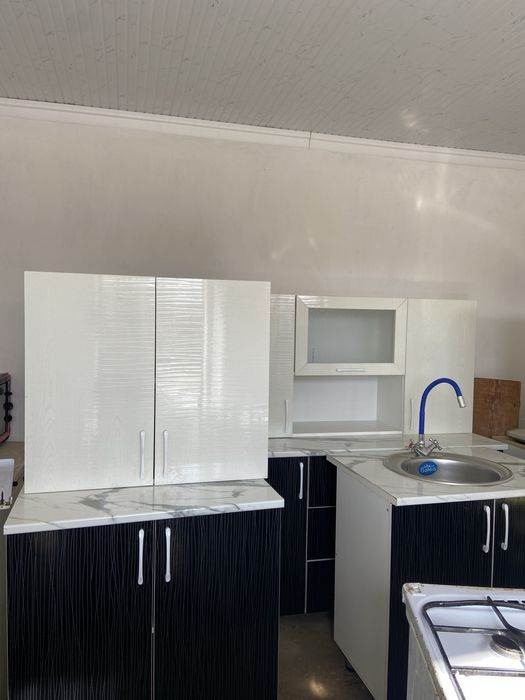 Б/у  кухный гарнитур 3 метр