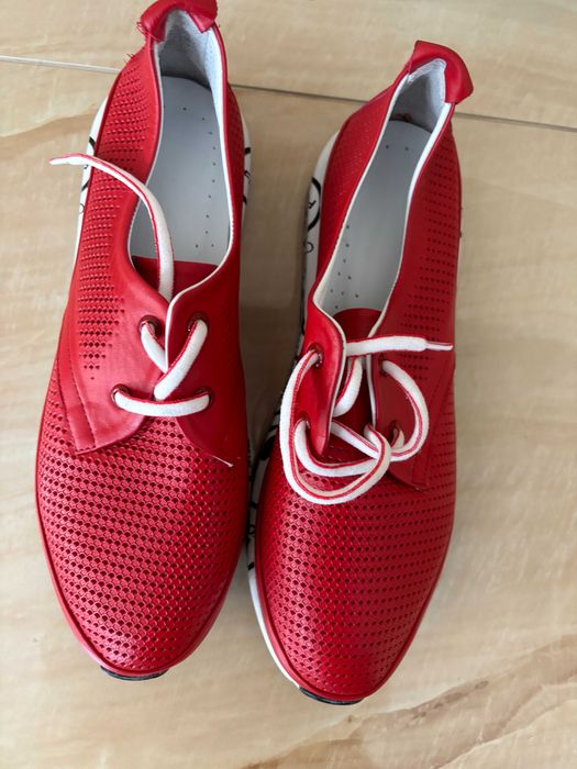 Pantofi sport nr 41,-NOI