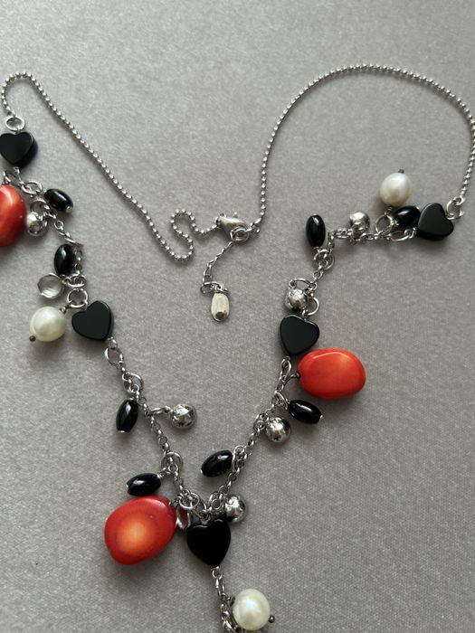 Сребърно колие с естествени камъни корали, перли и оникс