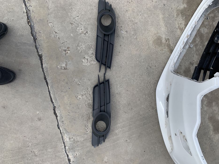 Audi A6 C7 решетките на предната броня,капачки праскалки