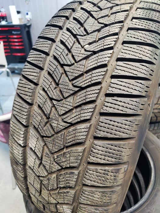4 бр зимни 235/55/17 Dunlop