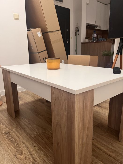 Бяла холна масичка