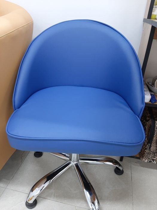 Продам срочно кресла маникюрные 2 шт