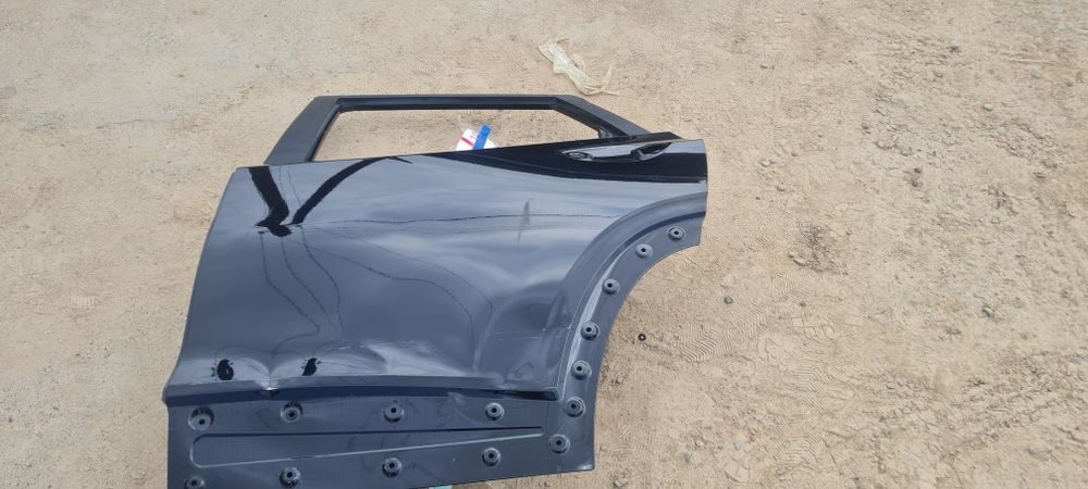 Trekkir 2 eshik orqa shopir tomon