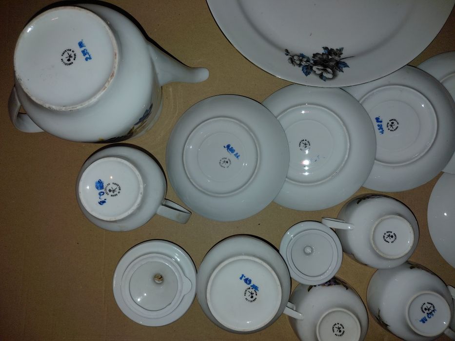 Сервиз за топли напитки. Стар български порцелан. Витринен.