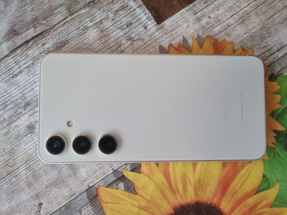 Samsung 24 plus  256/12