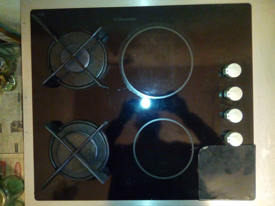 Продавам плот с 2 газови и 2 електро-котлона