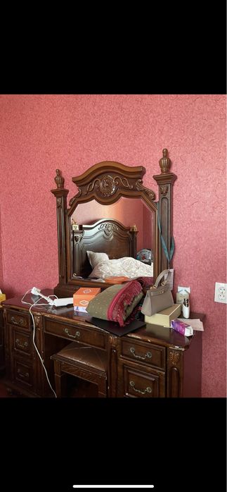 Спальный гарнитур и сервант