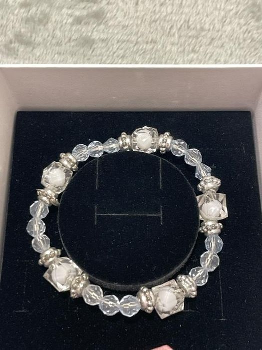 Красива гривничка