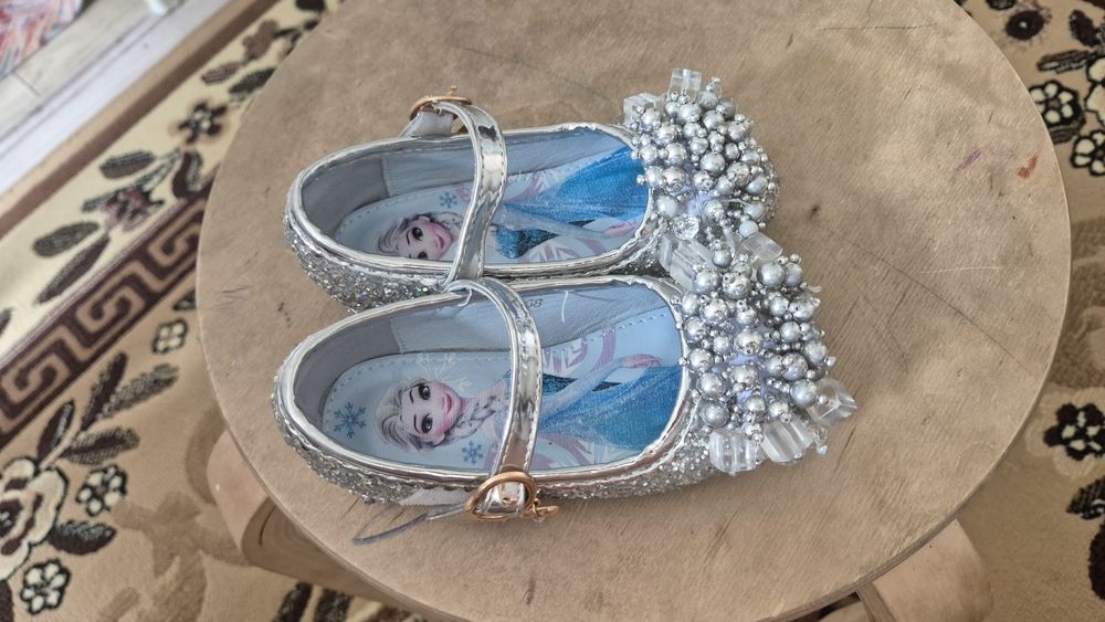 Продам детский сандалии