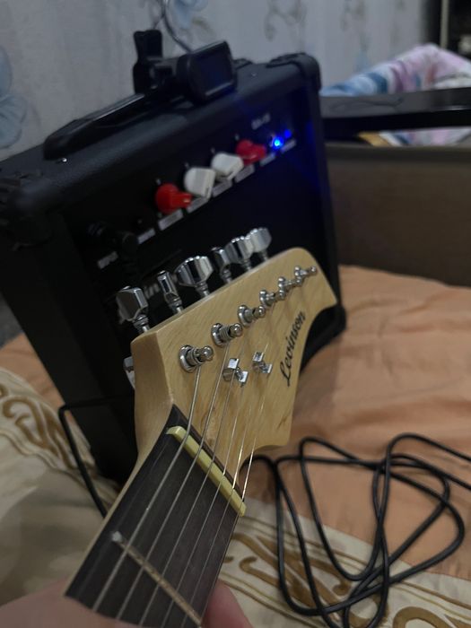 Электрогитара + полный комплект