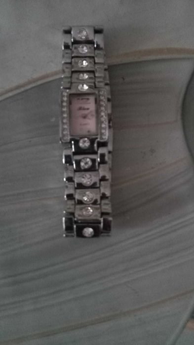 Часы женские,Класса люксус,Новые