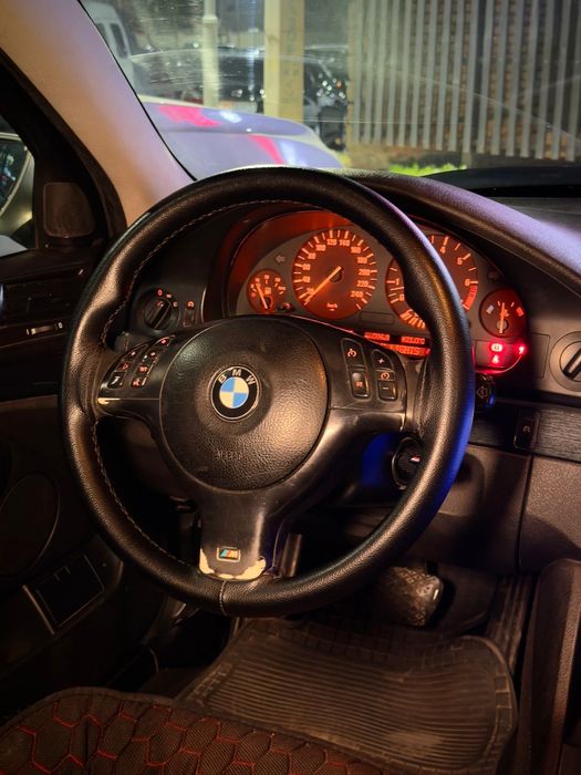 Машина БМВ седан