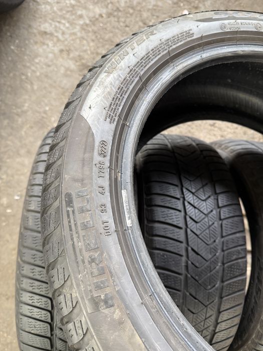 4x Anvelope iarna 245/45 R18 - Pirelli  Sotto Zero 3 Winter