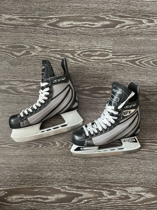 Хоккейные Коньки CCM 01